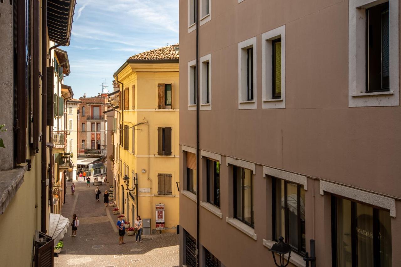 Steps From The Lake - Charme In The Inner City Desenzano del Garda Zewnętrze zdjęcie